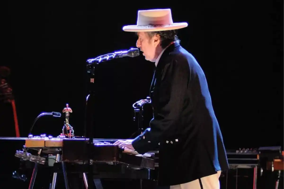 Bob Dylan on stage during the Outlaw Music Festival tour