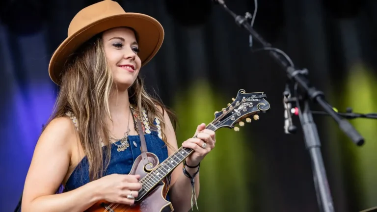 Sierra Hull - Outlaw Festival