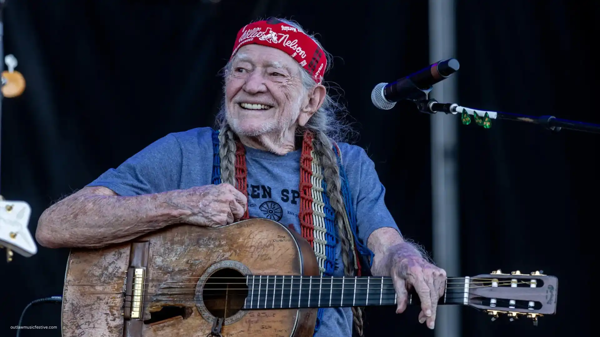 Willie Nelson Performance