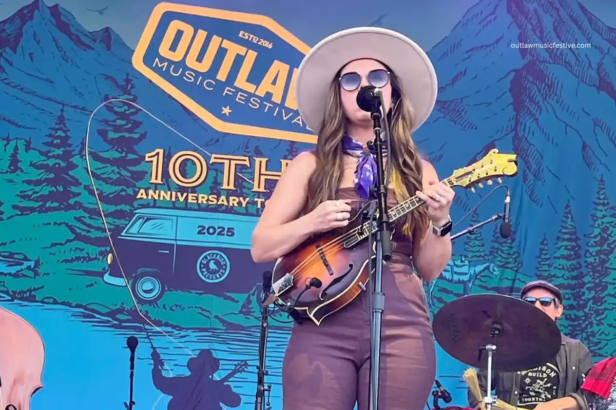 Outlaw Music Festival 2025 Gallery 4 Sierra Hull at Chulla Vista