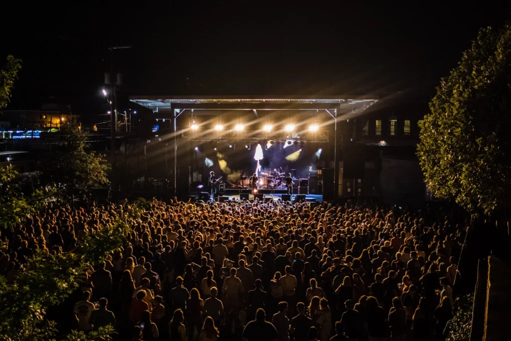 Willie Nelson Plays Birmingham's Avondale Brewing on April 22. 2 Birmingham's Avondale outlaw music fest venu.webp