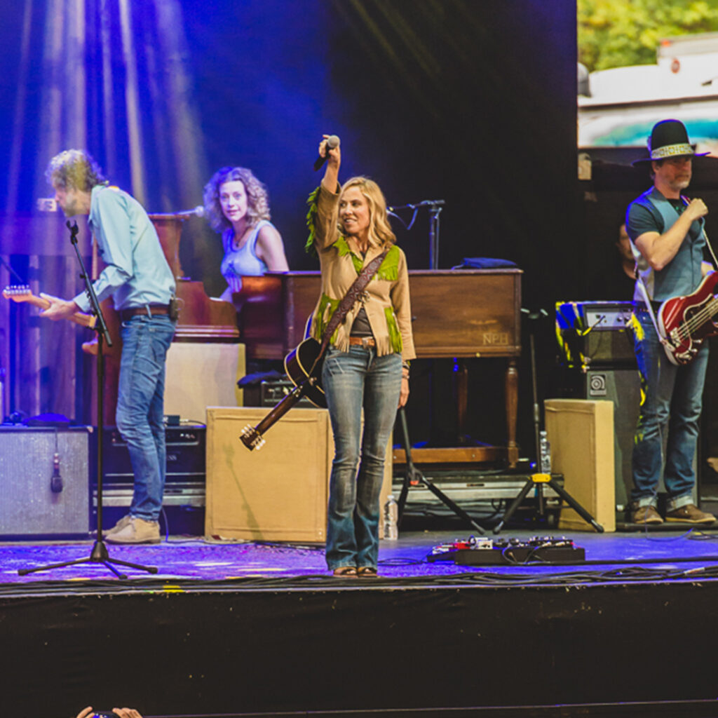 sheryl crow on stage in willie nelson tour.jpg
