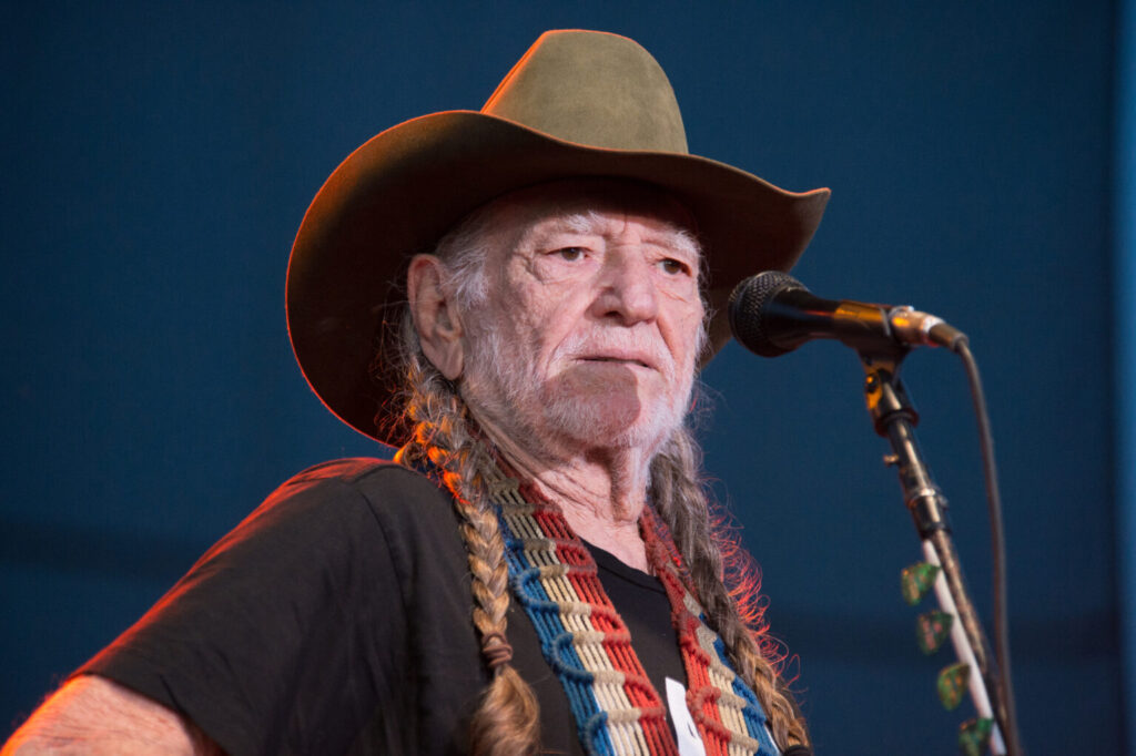 Willie Nelson Dream Chaser: Release Date, Tracklist & Bob Dylan Collab 4 wilie-nelson-on-stage.jpg