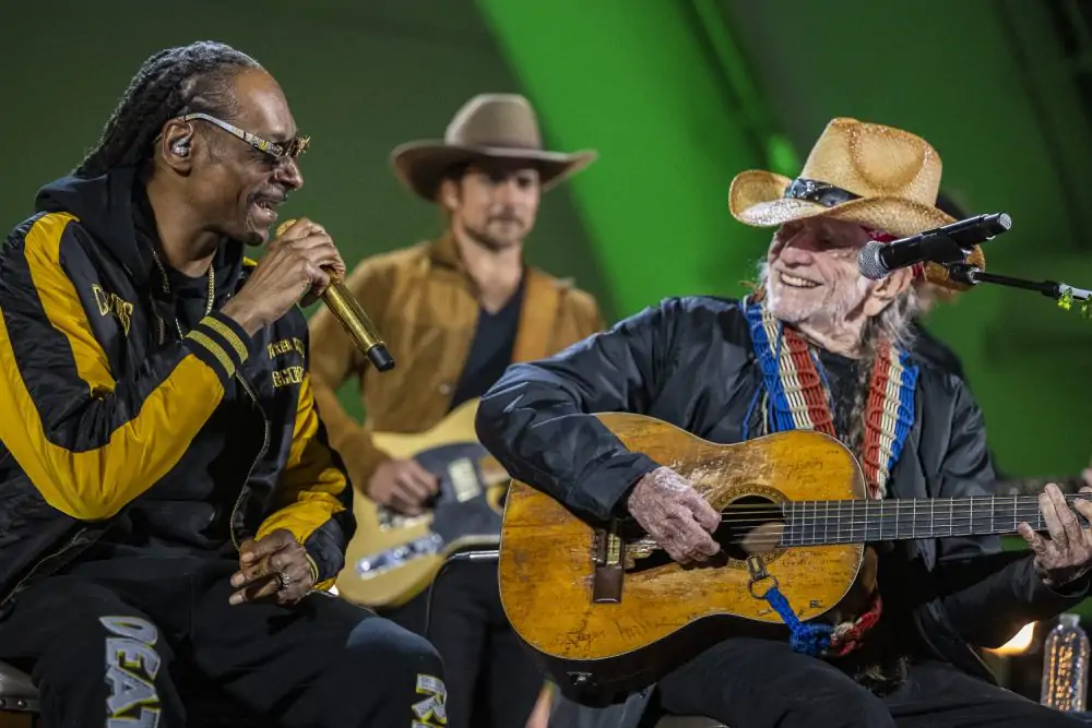 WillieNelson-and-Snoop-dog.